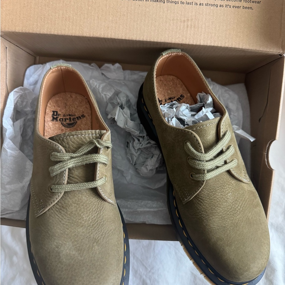 NWT Dr. Martens Muted Olive Green Oxfords - Picture 5 of 9
